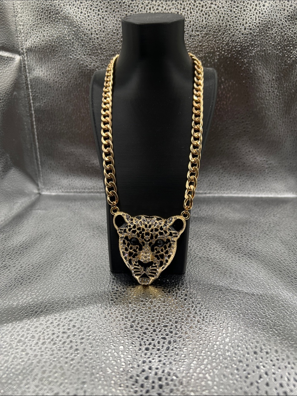 Gold Leopard Statement Pendant Necklace - 9 inche chain with 6 inch extension - Picture 5 of 9
